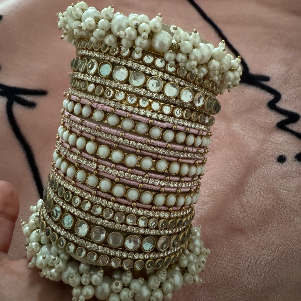 Pakistani kundon pink bangles with gajra bangles